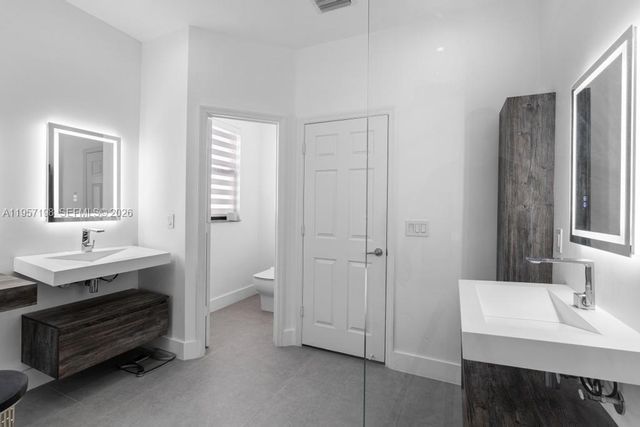 10023 NW 89th Ter, Doral, FL 33178