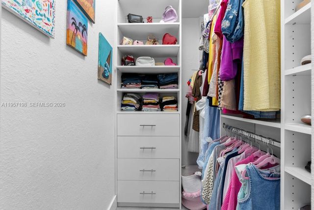 10023 NW 89th Ter, Doral, FL 33178