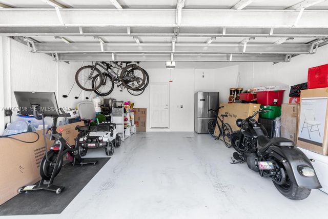 10023 NW 89th Ter, Doral, FL 33178