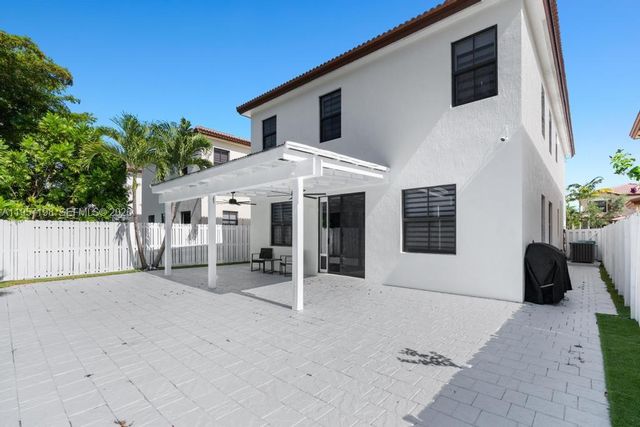 10023 NW 89th Ter, Doral, FL 33178