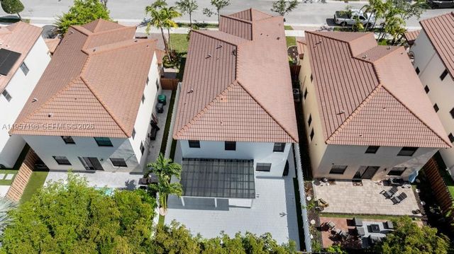 10023 NW 89th Ter, Doral, FL 33178