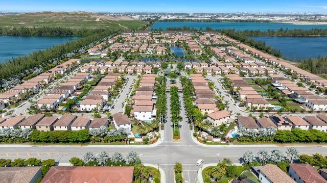 10023 NW 89th Ter, Doral, FL 33178