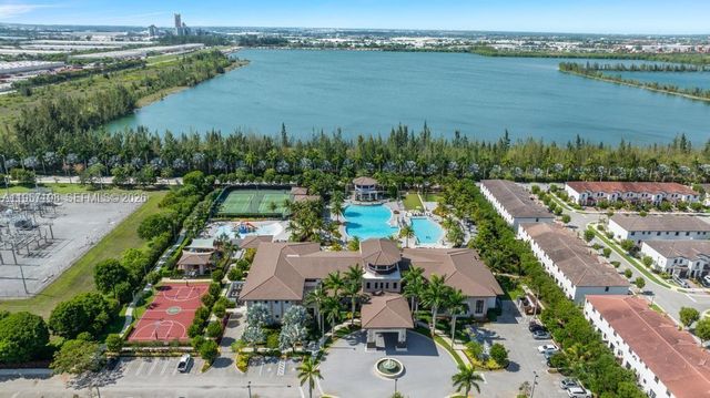 10023 NW 89th Ter, Doral, FL 33178