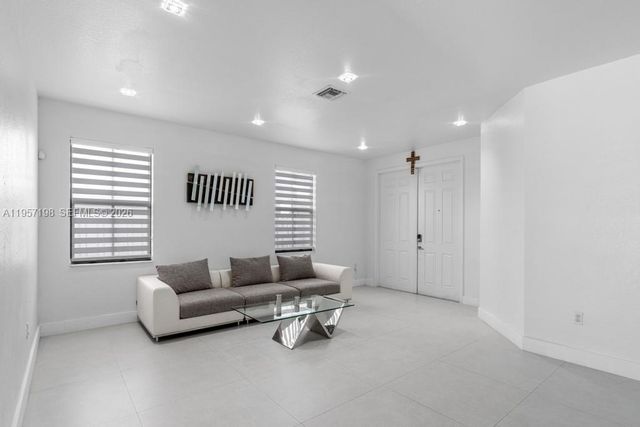 10023 NW 89th Ter, Doral, FL 33178