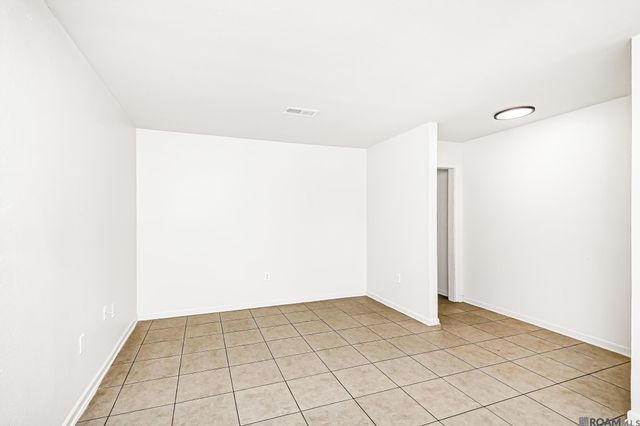 14240 Locust Dr, Baton Rouge, LA 70819