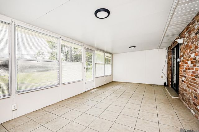 14240 Locust Dr, Baton Rouge, LA 70819