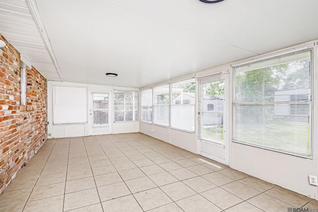 14240 Locust Dr, Baton Rouge, LA 70819