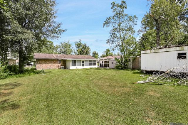 14240 Locust Dr, Baton Rouge, LA 70819