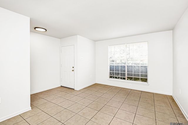 14240 Locust Dr, Baton Rouge, LA 70819