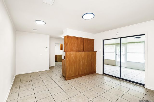 14240 Locust Dr, Baton Rouge, LA 70819