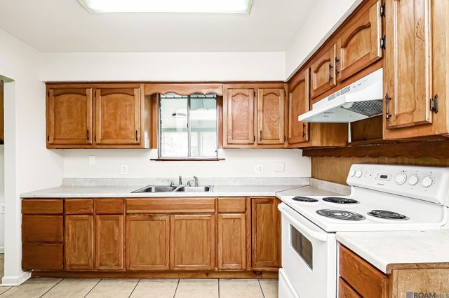14240 Locust Dr, Baton Rouge, LA 70819