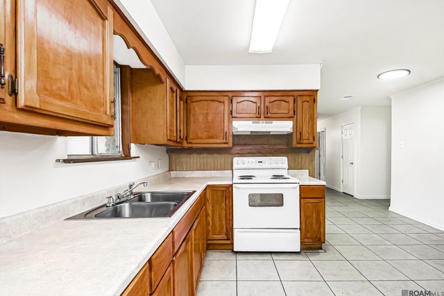 14240 Locust Dr, Baton Rouge, LA 70819