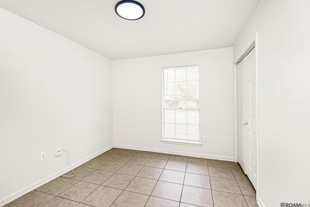 14240 Locust Dr, Baton Rouge, LA 70819