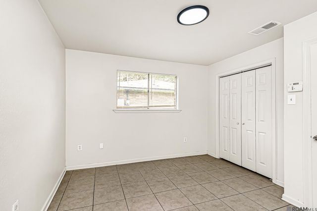 14240 Locust Dr, Baton Rouge, LA 70819