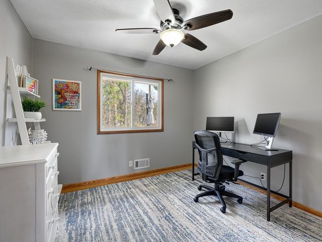 15930 5th Avenue N, Plymouth, MN 55447