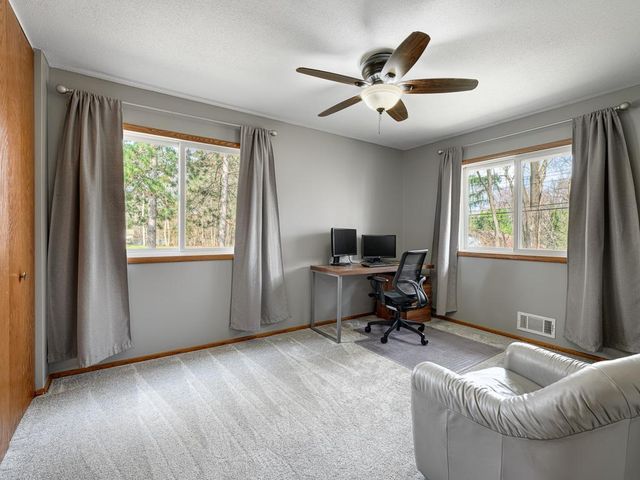 15930 5th Avenue N, Plymouth, MN 55447