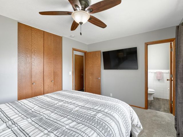 15930 5th Avenue N, Plymouth, MN 55447