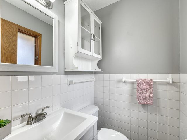 15930 5th Avenue N, Plymouth, MN 55447