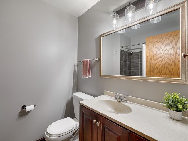 15930 5th Avenue N, Plymouth, MN 55447