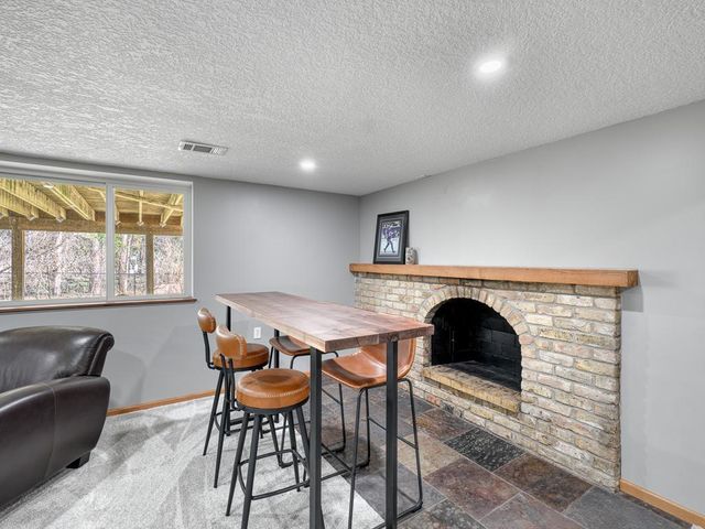 15930 5th Avenue N, Plymouth, MN 55447