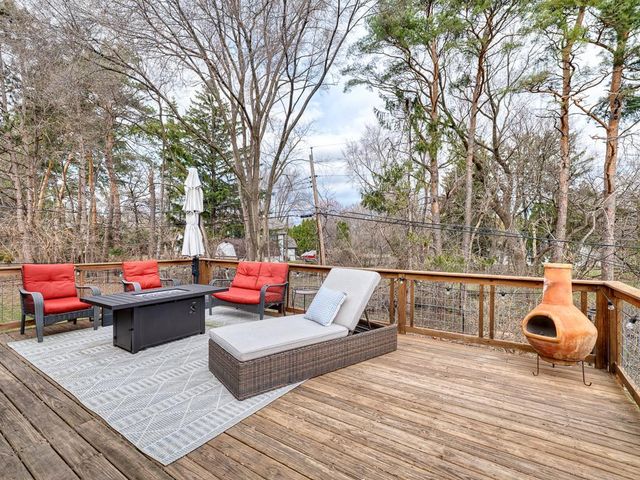 15930 5th Avenue N, Plymouth, MN 55447