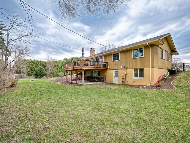 15930 5th Avenue N, Plymouth, MN 55447