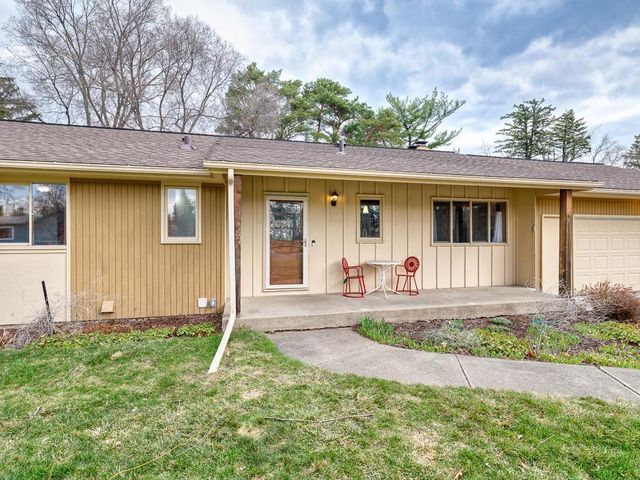 15930 5th Avenue N, Plymouth, MN 55447