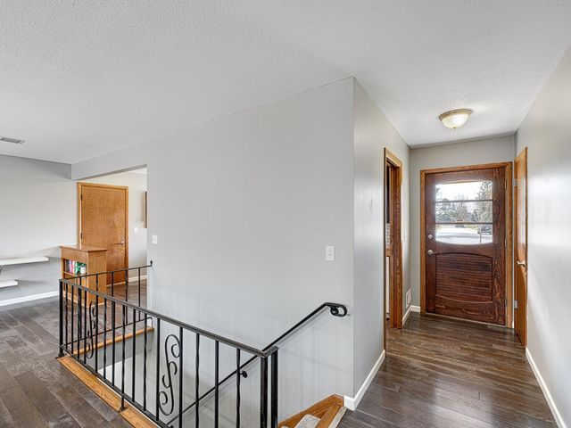 15930 5th Avenue N, Plymouth, MN 55447