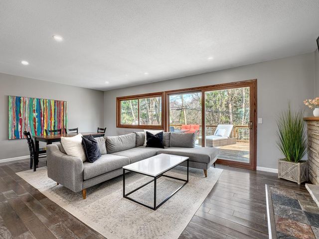 15930 5th Avenue N, Plymouth, MN 55447