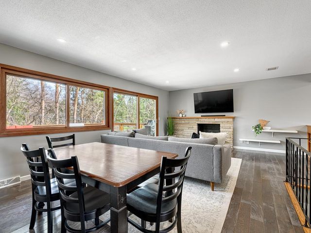 15930 5th Avenue N, Plymouth, MN 55447