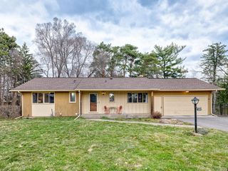 15930 5th Avenue N, Plymouth, MN 55447