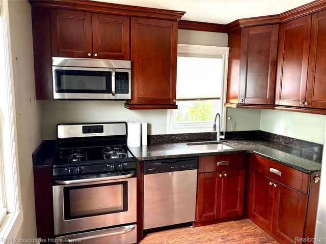 671 Wordsworth Street, Ferndale, MI 48220