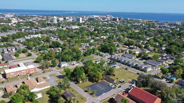 910 W Jackson St, Pensacola, FL 32501