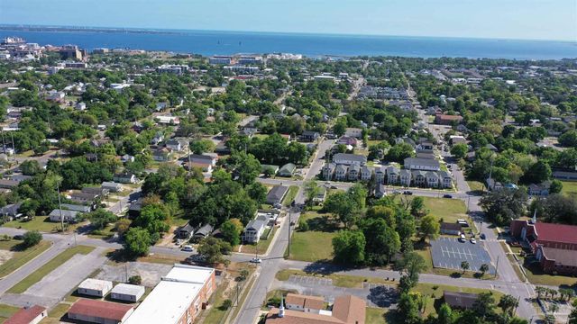 910 W Jackson St, Pensacola, FL 32501