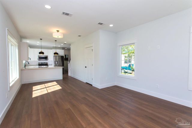 910 W Jackson St, Pensacola, FL 32501