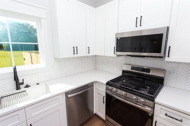 910 W Jackson St, Pensacola, FL 32501