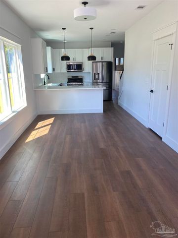 910 W Jackson St, Pensacola, FL 32501