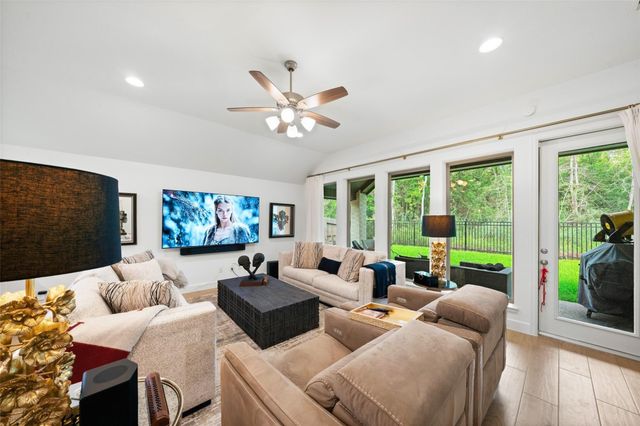 118 Sierra Stream Court, Conroe, TX 77304