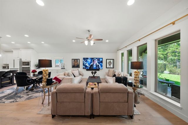 118 Sierra Stream Court, Conroe, TX 77304