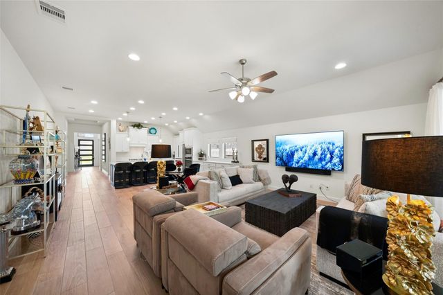 118 Sierra Stream Court, Conroe, TX 77304