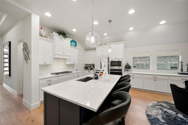 118 Sierra Stream Court, Conroe, TX 77304