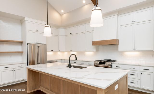 6409 Spring Beauty Ln, Prospect, KY 40059