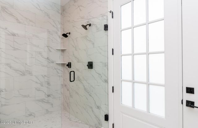 6409 Spring Beauty Ln, Prospect, KY 40059