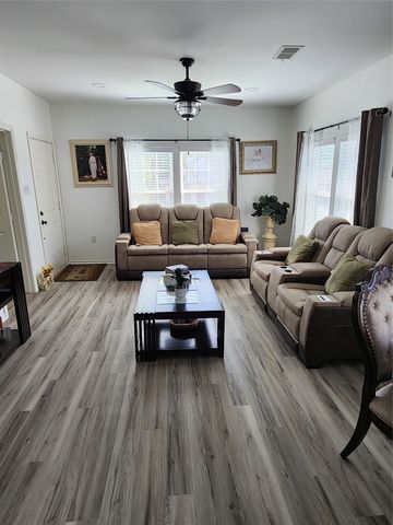 607 Dr Martin Luther King Jr Boulevard, Waxahachie, TX 75165