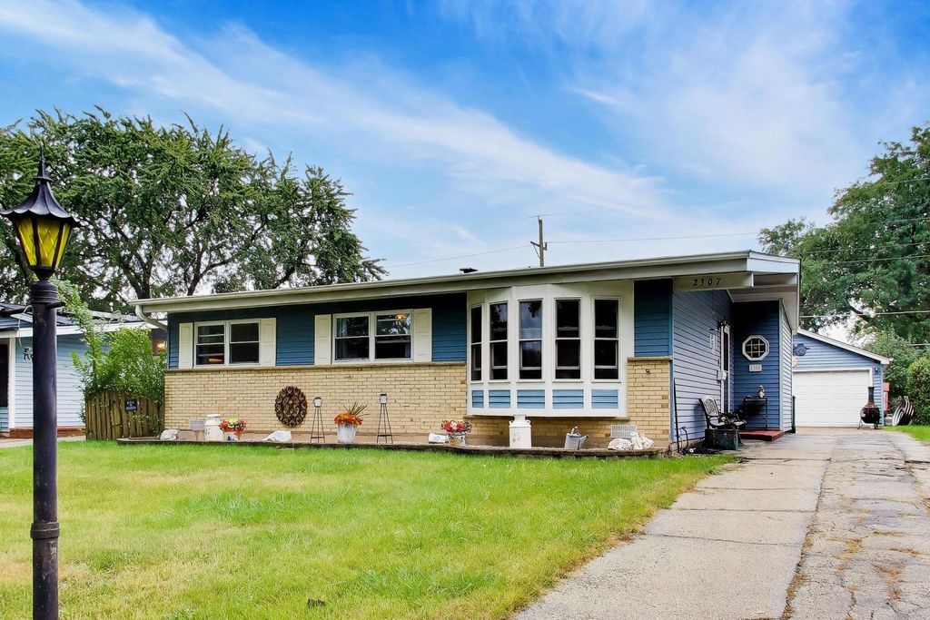 2307 Fulle Street, Rolling Meadows, IL 60008 — photo 2