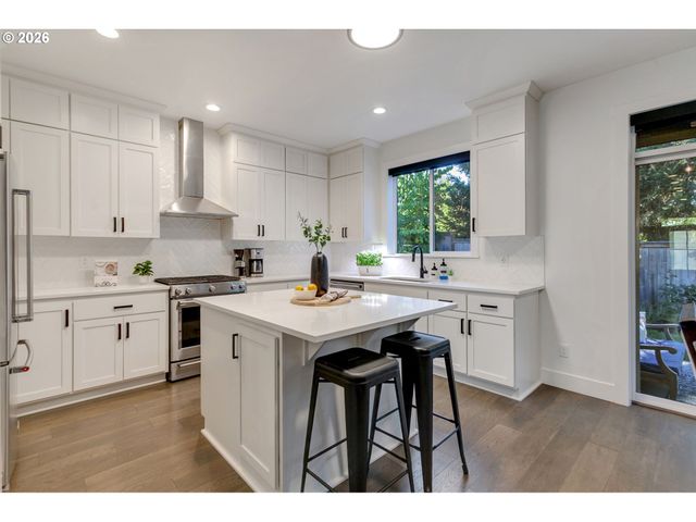 21855 Sw MEADOW Ter, Sherwood, OR 97140