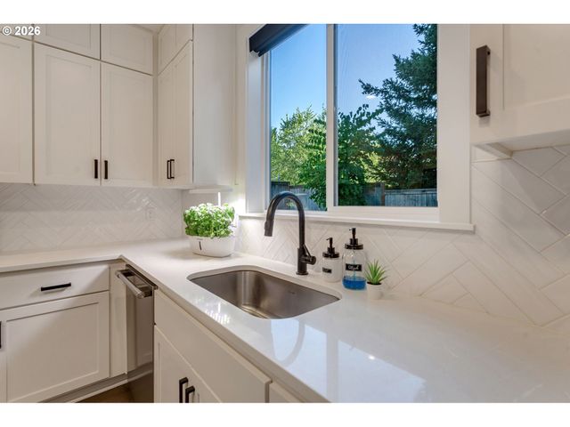 21855 Sw MEADOW Ter, Sherwood, OR 97140