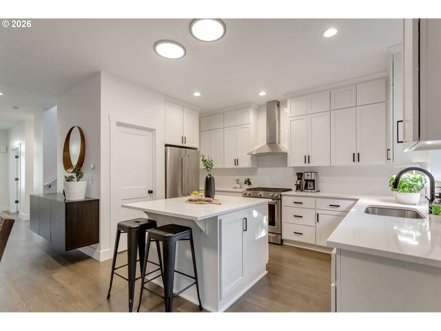 21855 Sw MEADOW Ter, Sherwood, OR 97140