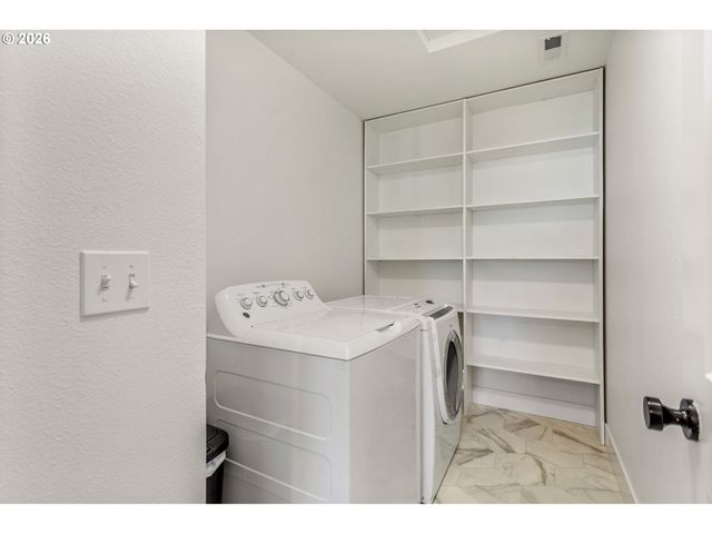 21855 Sw MEADOW Ter, Sherwood, OR 97140
