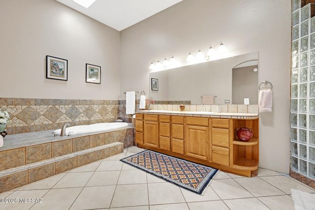 9807 N Ridge Shadow Place, Oro Valley, AZ 85704